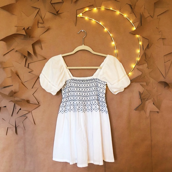 Anthropologie Tops - ✨ Anthropologie Odille Smocked Peasant Blouse ✨